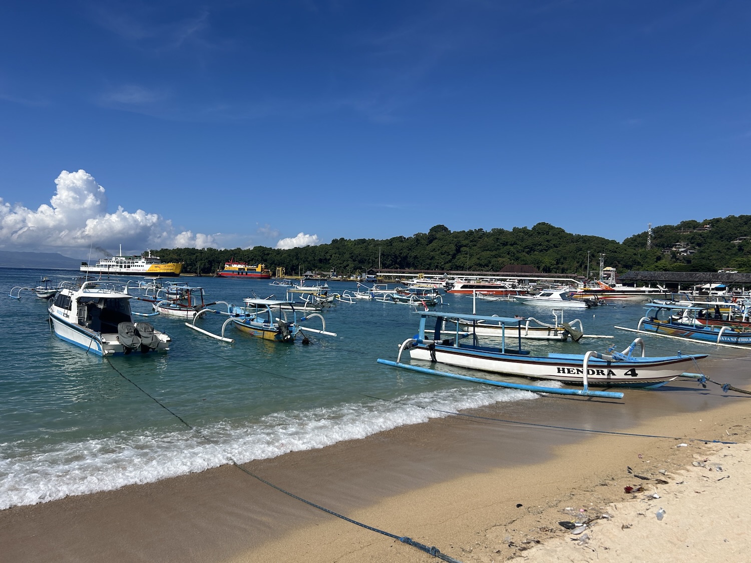 Boat to Gili Islands – A fast boat cruising toward Gili Trawangan from Padang Bai, Bali, across crystal-clear waters under a sunny sky.