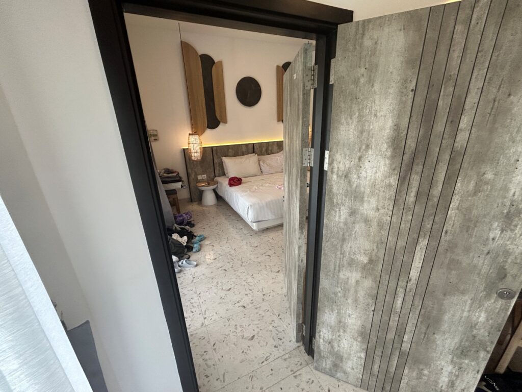 Family Stay in Gili Trawangan: Jambuluwuk Oceania connecting door