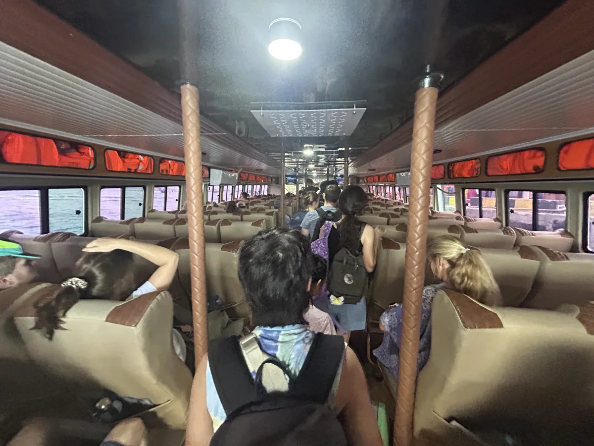 Fast boat ride time: 1.5 hours, plus about 25–30 minutes waiting to dock at Gili T.