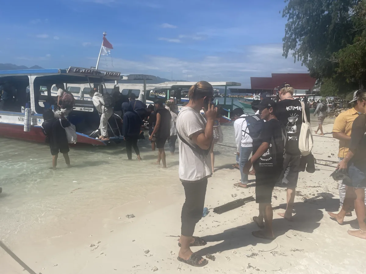 Gili Trawangan to Bangsal Local Boat. how to board