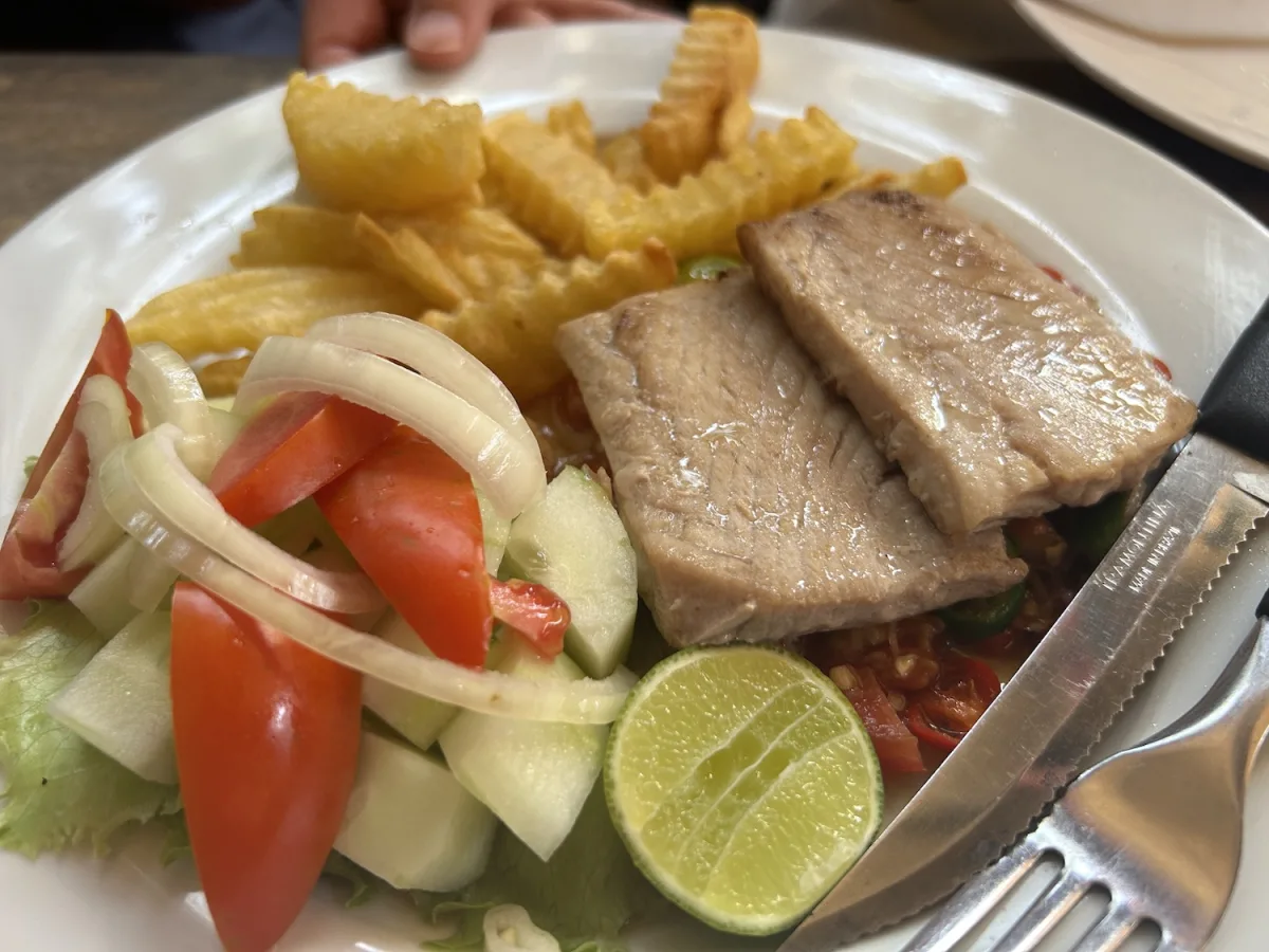 Enjoy Gili Cafe & Resto Fish Dabudabu Highly recommended