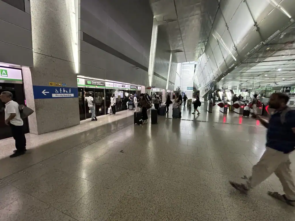 Getting Into Singapore: MRT from Changi Airport