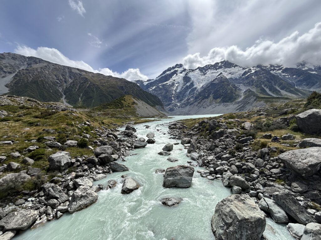 Hooker Valley Track viewing from 1st bridge