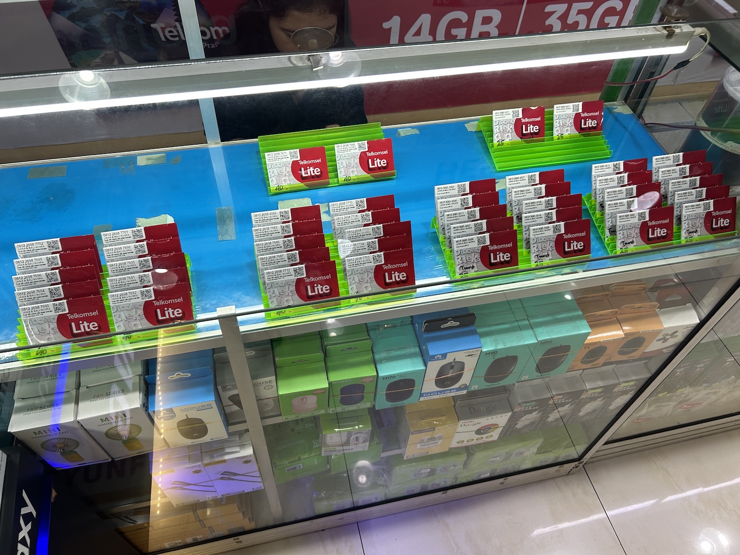 Bali Telkomsel SIM vs. eSIM (2025): Avoid Airport Rip-offs & Save Big on Your Family Trip!