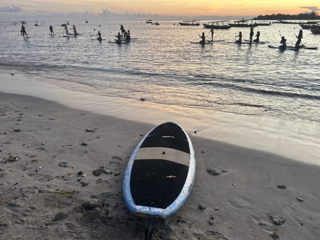 Things to do Gili: sunrise paddleboarding