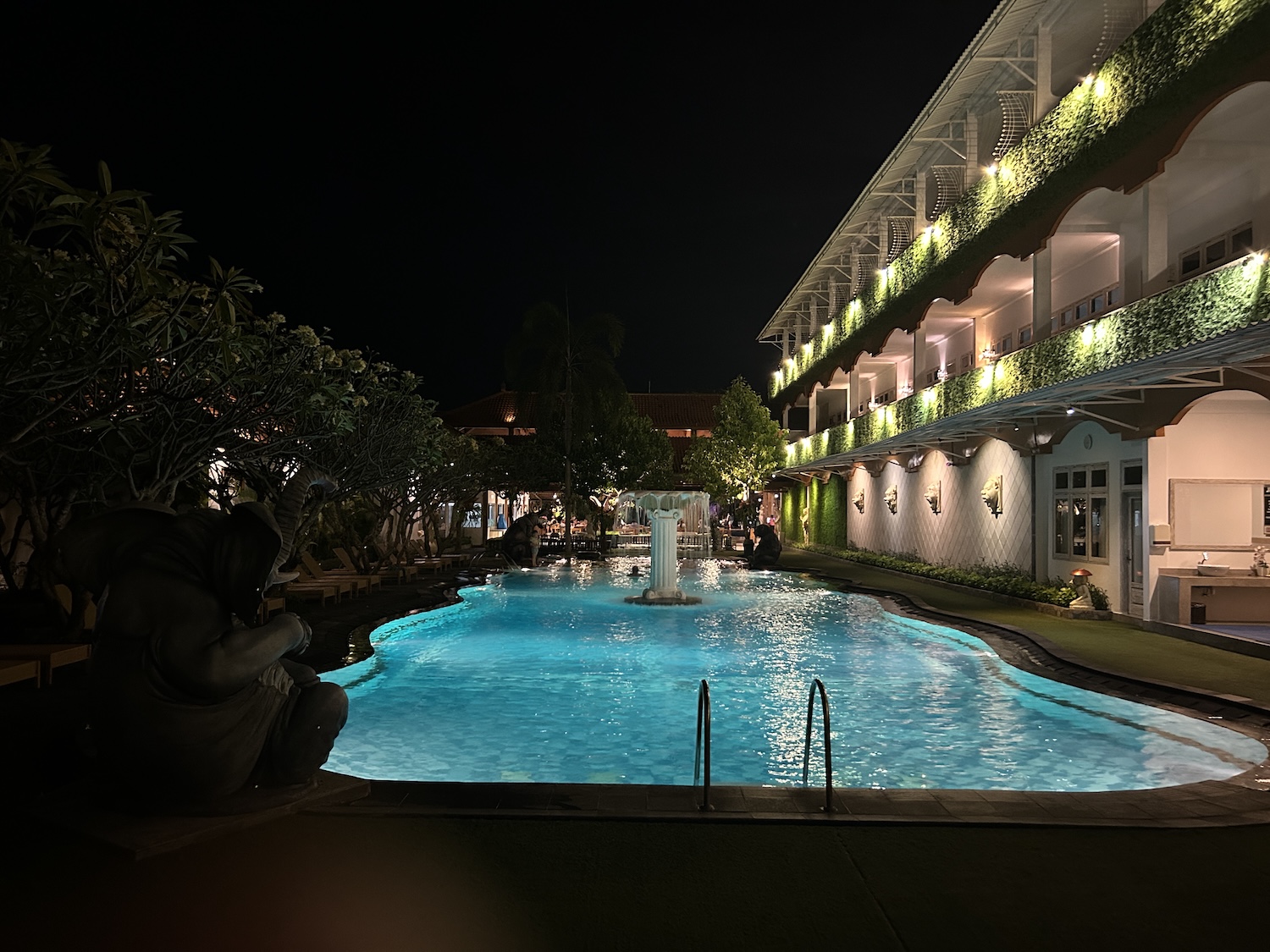 Kuta Accommodation: Febri's Hotel & Spa night view