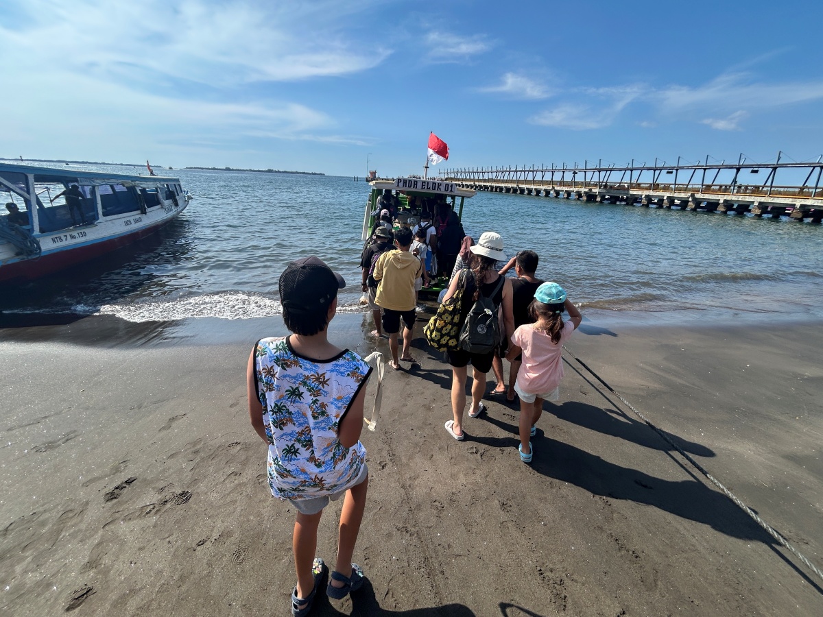 Gili Trawangan to Bangsal Local Boat Guide: How My Family Did It(No Tourist Traps!)