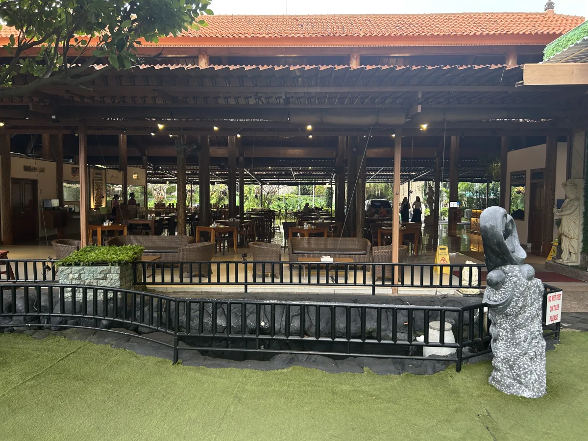 Kuta Accommodation: Febri's Hotel & Spa lobby