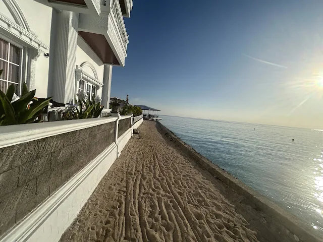 Gili T morning run beach front