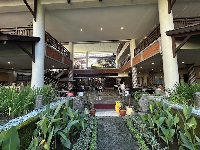 Prime Plaza Hotel Sanur seemed to be older people, mostly from Western countries.