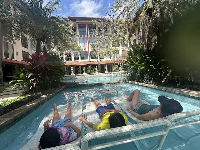 Prime Plaza Hotel Sanur pool had shallow water with sunbeds in it