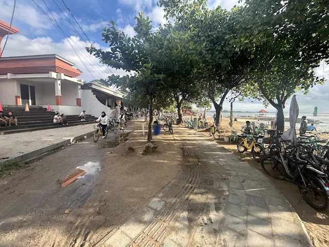Sanur beach morning vibe