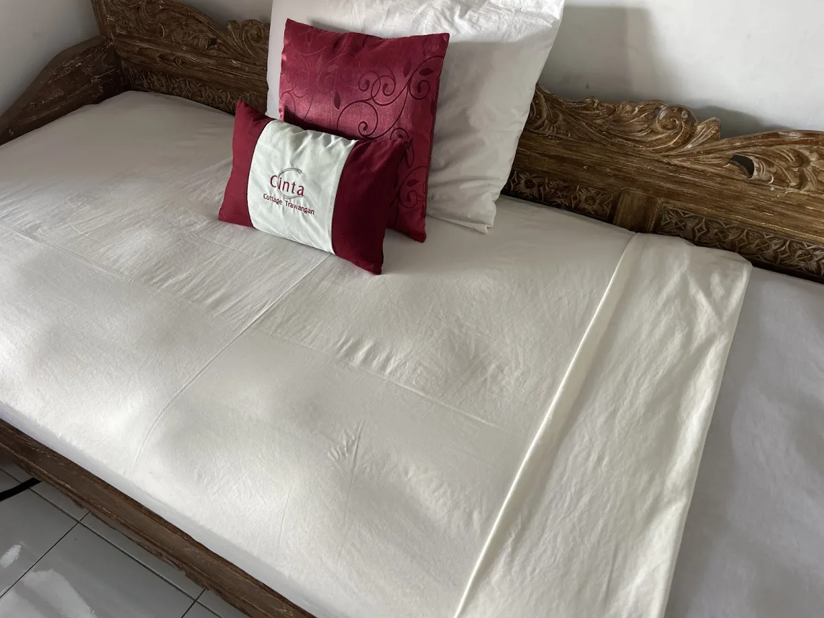 Cinta Cottage Sofa bed