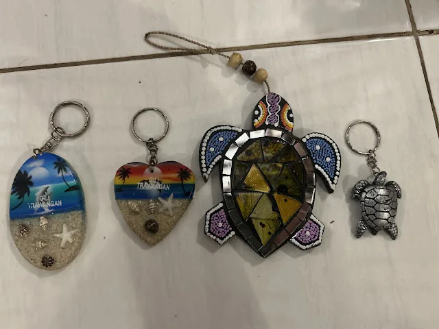 Shopping in Gili Trawangan souvenirs key rings