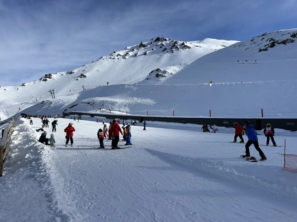 Mt Hutt family ski trip the kids’ group lessons