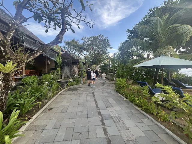 Sanur beach runners