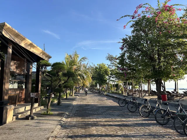 Gili T morning run street view